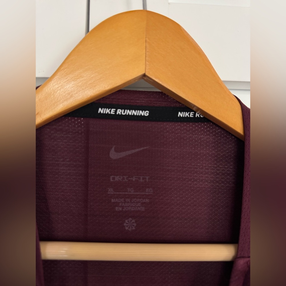 Nike Men's Burgundy Short Sleeve Running Tee XL - Picture 3 of 7